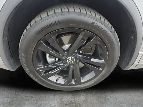 Used 2023 Volkswagen Tiguan SE R-Line image 9