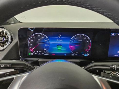 Certified 2025 Mercedes-Benz GLA 250 4MATIC image 28