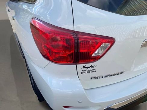 Used 2019 Nissan Pathfinder S image 12