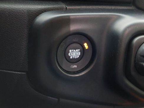 Used 2022 Jeep Wrangler Unlimited Sahara AWD/4WD image 19