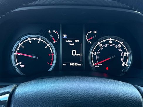 Used 2024 Toyota 4Runner TRD Off-Road Premium w/ Moonroof Package AWD/4WD image 28