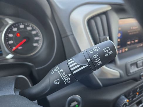 Used 2024 GMC Terrain SLE image 24