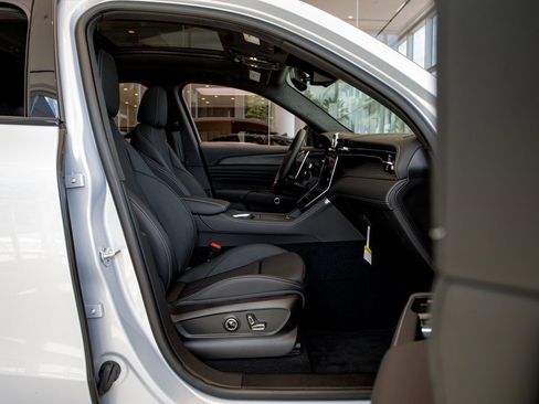 New 2025 Maserati Grecale Modena image 40