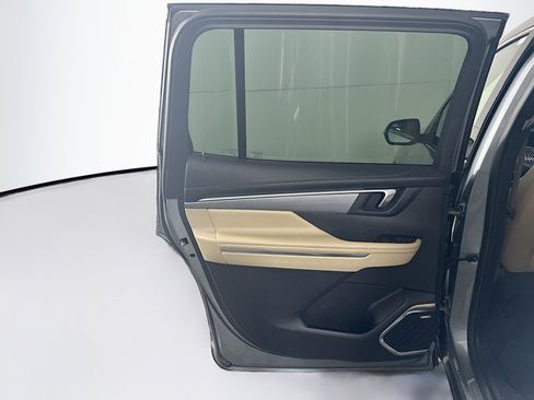 Used 2025 Buick Enclave Preferred image 27