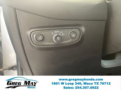 Used 2018 Chevrolet Equinox Premier FWD image 12
