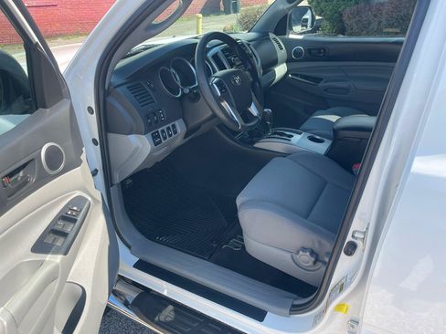 Used 2012 Toyota Tacoma 4x4 Double Cab w/ TRD Off-Road Pkg image 30