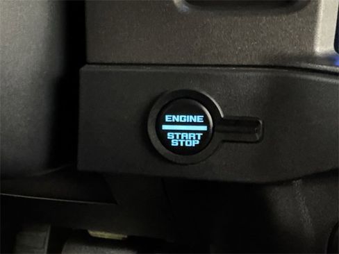 Used 2025 Ford Bronco Badlands image 16