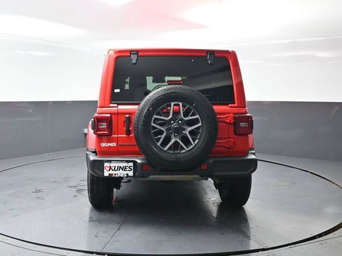 Used 2025 Jeep Wrangler Unlimited Sahara AWD/4WD image 12