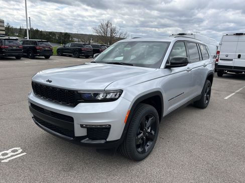 New 2025 Jeep Grand Cherokee L Limited w/ Black Appearance Package image 4