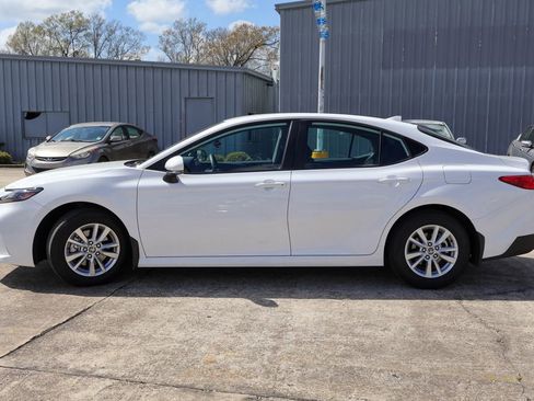 Used 2025 Toyota Camry LE w/ Convenience Package image 23