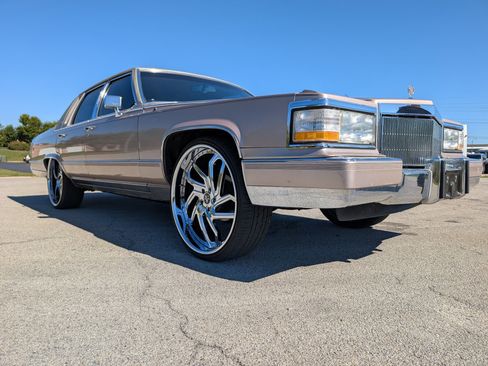 Used 1990 Cadillac Brougham image 25