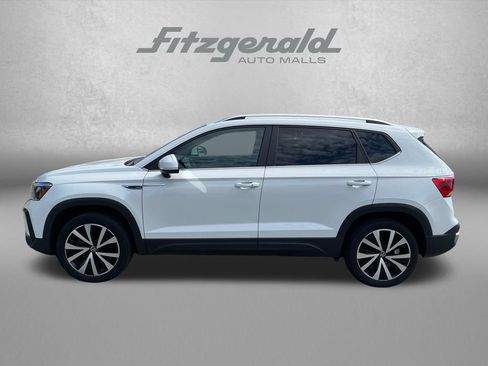 Used 2024 Volkswagen Taos SE FWD image 4