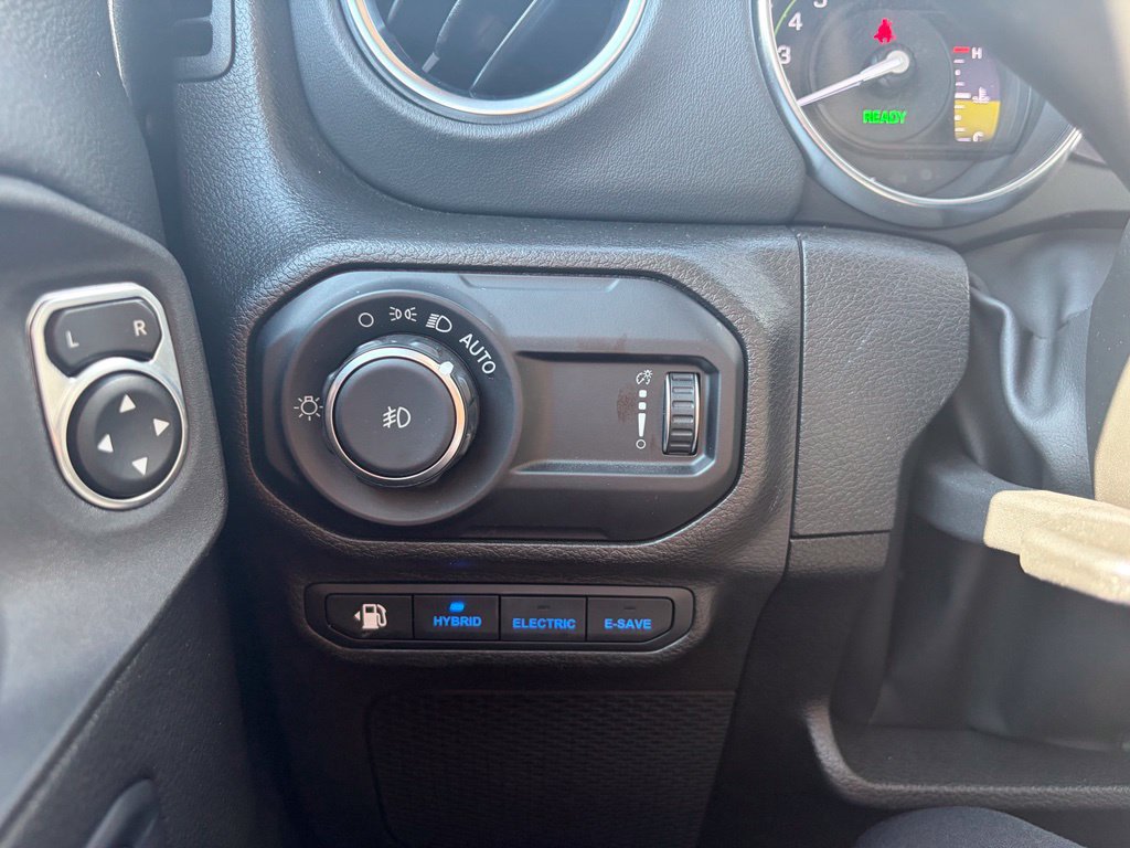 Used 2023 Jeep Wrangler Unlimited Sahara AWD/4WD image 42