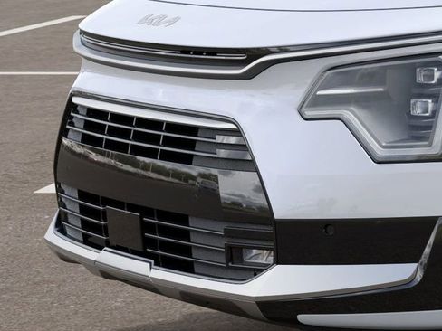New 2025 Kia Niro SX Touring image 13