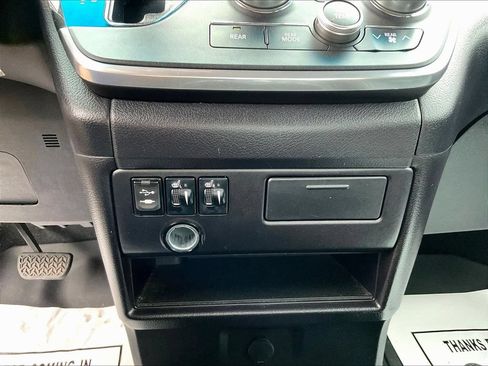 Used 2016 Toyota Sienna SE FWD image 16