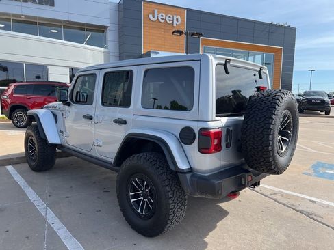 Used 2024 Jeep Wrangler Unlimited Rubicon AWD/4WD image 3