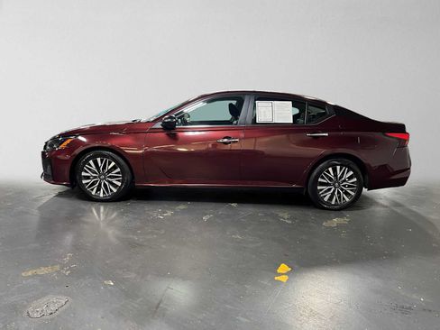 Used 2024 Nissan Altima 2.5 SV FWD image 6