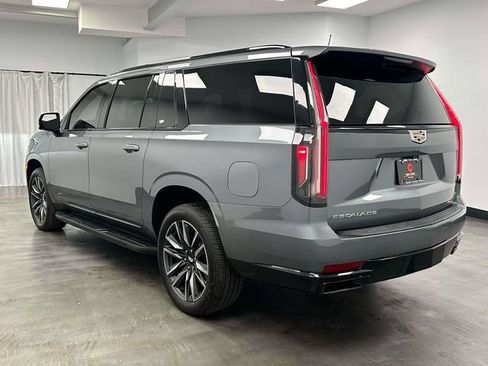 Used 2022 Cadillac Escalade ESV Sport AWD/4WD image 7