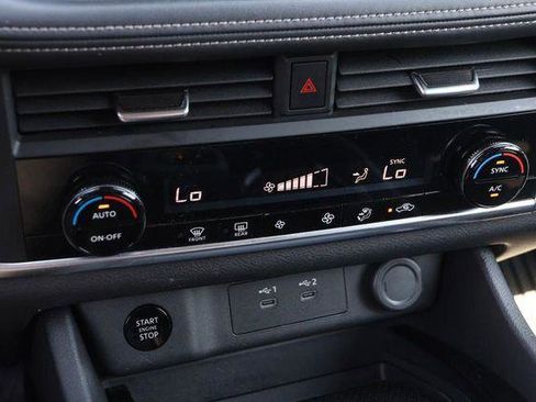 Used 2025 Nissan Rogue SV image 18