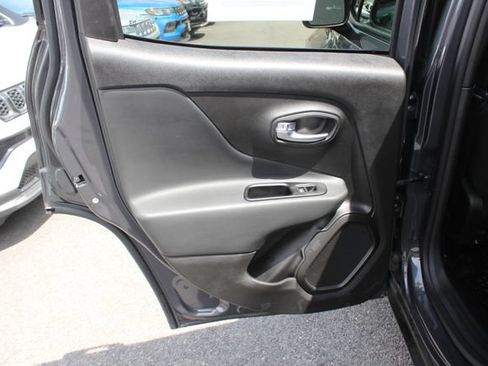 Used 2022 Jeep Renegade Altitude w/ Convenience Group AWD/4WD image 23