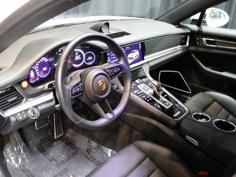 Certified 2023 Porsche Panamera 4 w/ Premium Package image 4