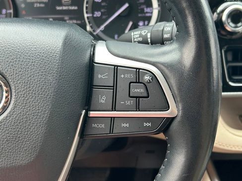 Used 2022 Toyota Highlander Platinum FWD image 43