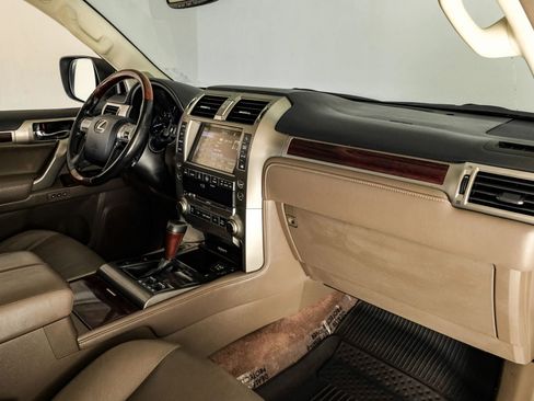 Used 2017 Lexus GX 460 image 12