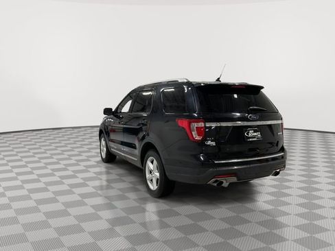 Used 2018 Ford Explorer XLT w/ Equipment Group 202A image 8
