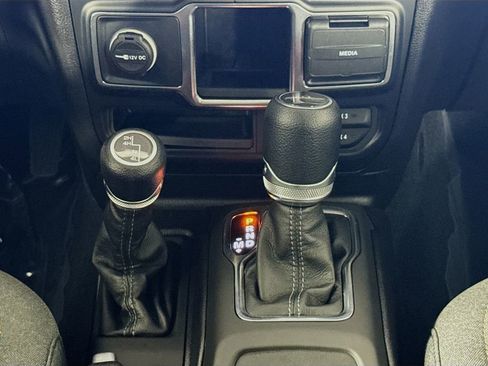 Used 2024 Jeep Gladiator Sport image 24