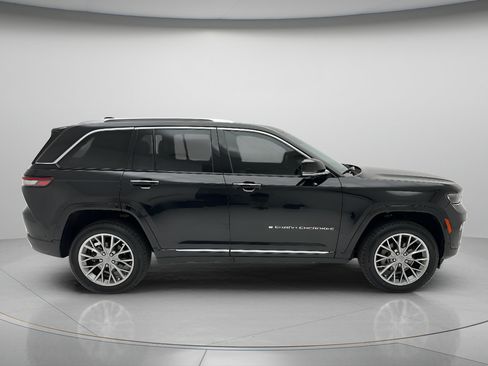 Used 2023 Jeep Grand Cherokee Summit AWD/4WD image 3