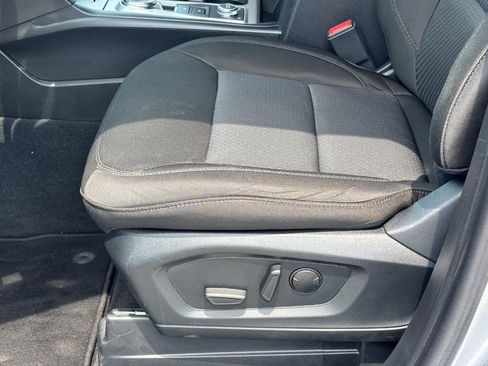 Used 2023 Ford Explorer XLT AWD/4WD image 18