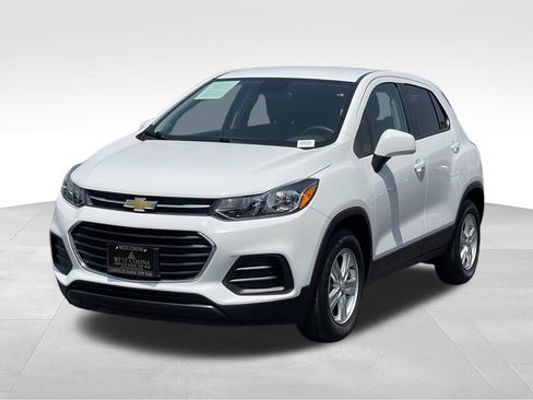 Used 2022 Chevrolet Trax LS w/ Tint and Cruise Package FWD image 3