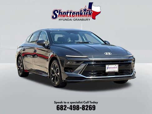 Used 2025 Hyundai Sonata SEL FWD image 3