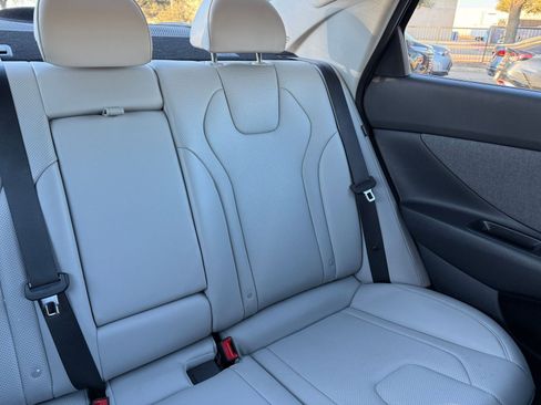 Used 2025 Hyundai Elantra Limited image 39