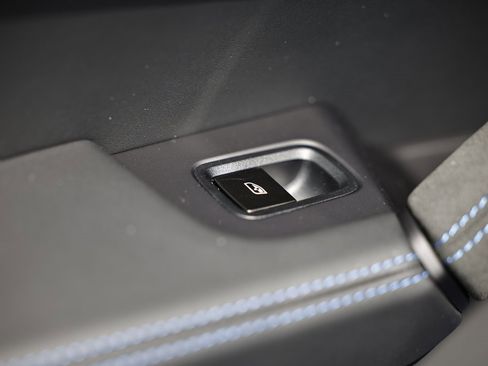 New 2025 Porsche Cayenne GTS image 25