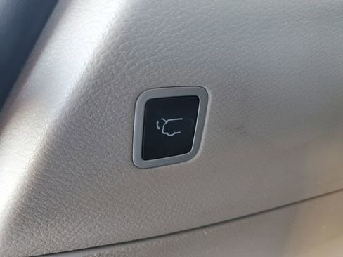 Used 2024 Chrysler Pacifica Limited w/ Uconnect Theater Family Group image 35