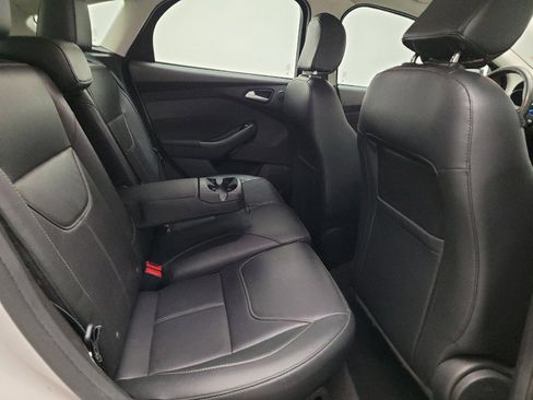 Used 2018 Ford Focus Titanium w/ Titanium Technology Package FWD image 19