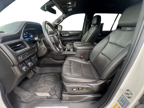 Used 2022 Chevrolet Suburban RST w/ Luxury Package AWD/4WD image 10