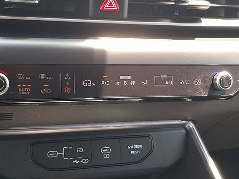 Certified 2025 Kia Carnival FWD image 23
