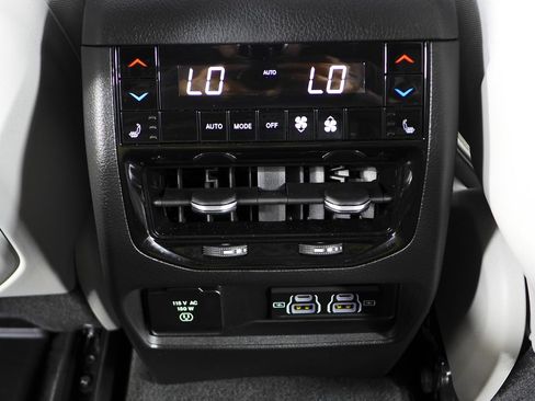 Used 2023 Jeep Grand Cherokee Overland w/ Adv Protech Group III AWD/4WD image 24
