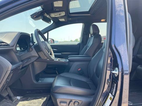 Used 2025 Toyota Sienna XSE FWD image 14