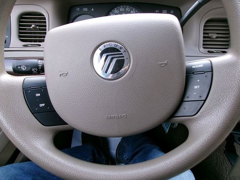 Used 2005 Mercury Grand Marquis GS image 18