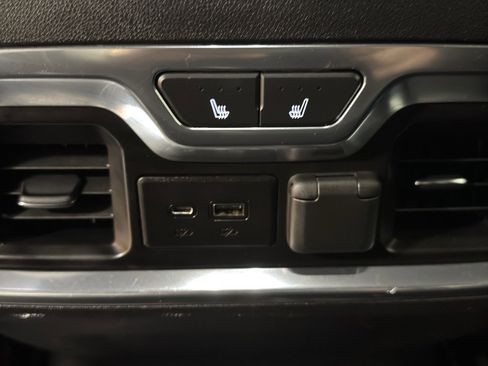 Used 2019 Chevrolet Silverado 1500 High Country w/ Technology Package AWD/4WD image 14