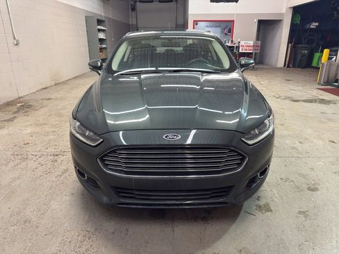 Used 2015 Ford Fusion SE w/ Equipment Group 202A image 2