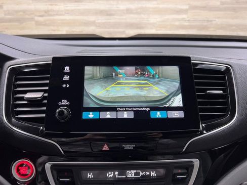 Used 2022 Honda Pilot Touring image 9