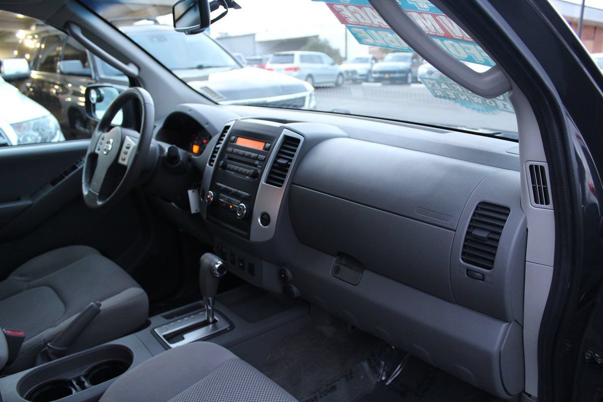 Used 2011 Nissan Frontier SV w/ SV Premium Utility Pkg AWD/4WD image 19