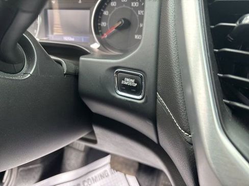 Used 2023 GMC Acadia SLE image 20