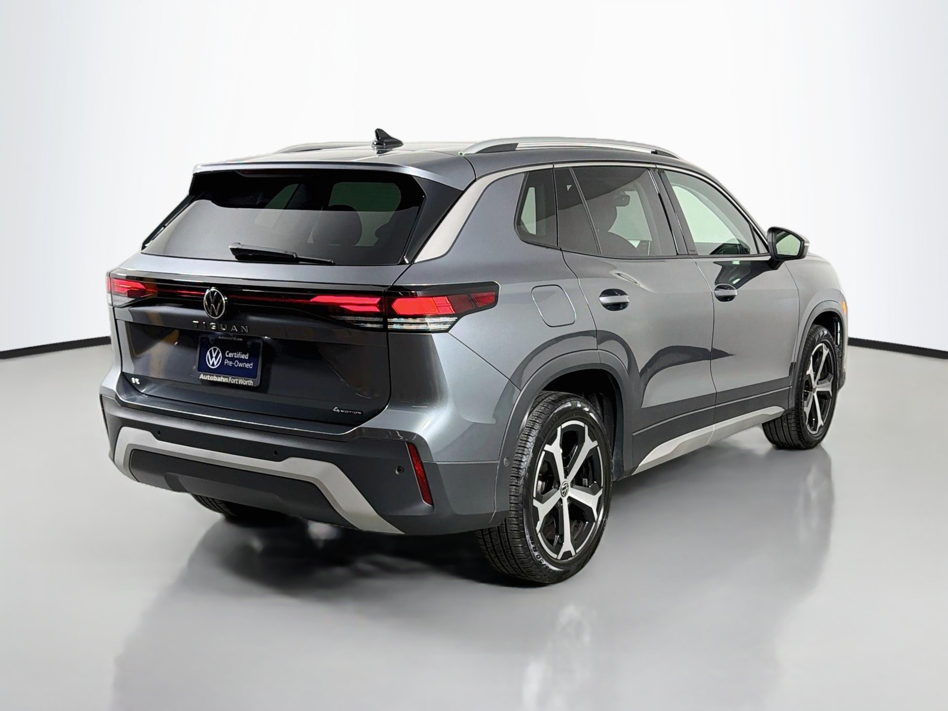 Certified 2026 Volkswagen Tiguan SE AWD/4WD image 5