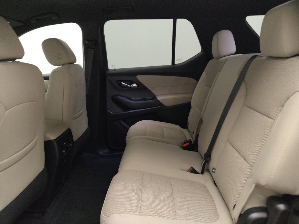 Used 2022 Chevrolet Traverse LS FWD image 18