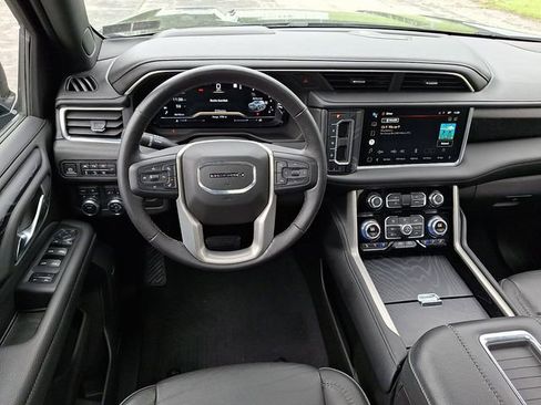 Used 2022 GMC Yukon XL Denali AWD/4WD image 14